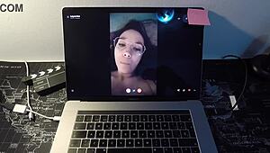 西班牙熟女女星莱瓦摄像头前狂操粉丝超热辣