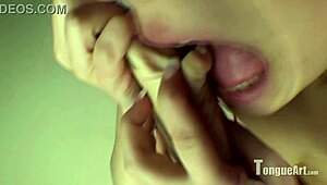 Felicity, Oh My Tongue!