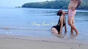 wow, amateur public banging on the beach is wild right now