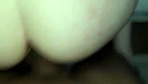 Comi uma branquinha de quatro dechei a buceta dela toda esfolada e o rabo vermelho pintoloko110 brancarosa