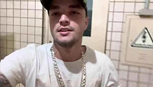 novinho cliente sucks me in the trailer car