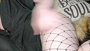 插狐狸尾巴后他猛干我屁眼