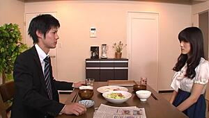 嘿，Kana Morisawa，老公刚走就被困在家？