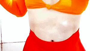 Carol Cross, the FEMBOY, looks GOSTOSA in her skirt