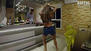 Vagabunda Do Tinder Eats And Fucks At Match's House - Ana Rothbard