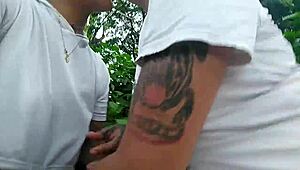 omg, parte 2 of horny lesbians getting wild, licking coños in public park! 🔥