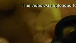 the cute gatita casually enjoys sucking on a big vergota in this amateur scene