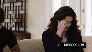 hot milf victoria voxxx lets it guy fuck her pussy to fix computer