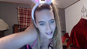 Roxxxanne69 Demonstrates Dildo Sucking With Rabbit Toy