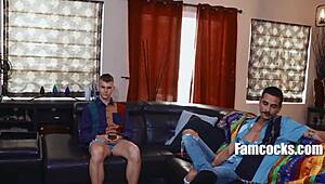 继叔让我们全裸家庭狂欢要加入吗