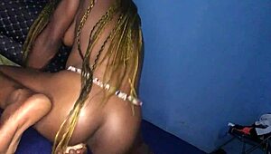 check how crazybitch6 drills her pussy with dildo