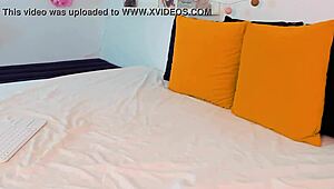 这个角度展示超级妈妈骚货cosplay网络摄像头，纯热辣！