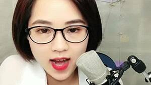 短发韩国美女在Uplive上直播