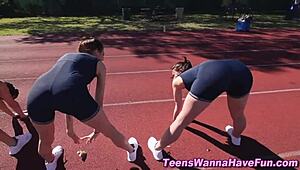 健美女同18+妹子派对手指舔屄互玩