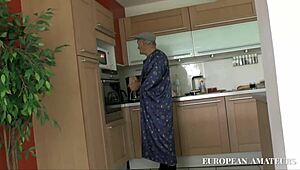 老男人偷窥者悄悄观看