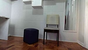 Histórias De Uma Ninfomaníaca - Suando O Shorts No Parque Escorrendo Mel Da Bucetinha