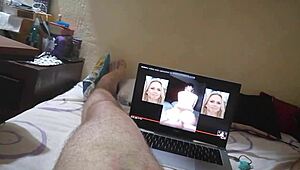 joven caliente masturbandose buscando placer y queriendo hacer el amor