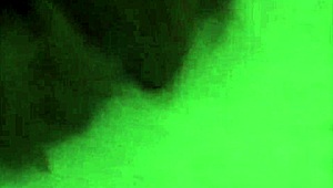 日本熟女在蒸汽淋浴中诱惑男孩幻想性交