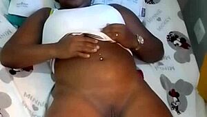 Sunday Easter treat with chocolate-skinned preta's pussy suck