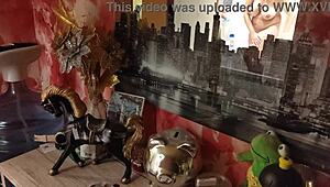 I caugh my gf, she's so hot!