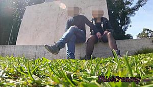 哟，看骚老师公园公共狂喷潮