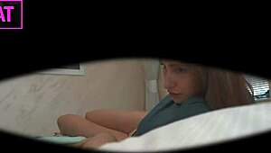 派对后，无内裤继母在共享床上被继子猛干直到内射