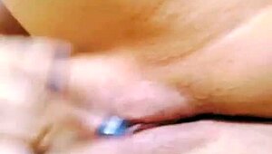 Teen rubs pussy on webcam until dripping