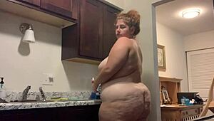 Hey, wanna see Luxuriousbbws banging in the kitchen after work with big tits?