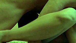 韩国少女情侣在硬核群交中疯狂