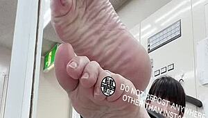 JAPANESE FETISH FEET WORSHIP AT THE OFFICE.