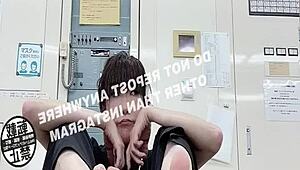 JAPANESE FETISH FEET WORSHIP AT THE OFFICE.