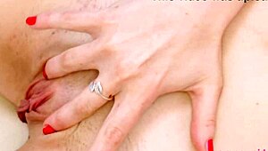 Super hot newcomer flaunts her stunning sexy body