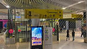 guy gets huge facial in mall wc