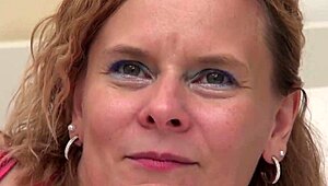 chubby cougar model in casual photoshoot session