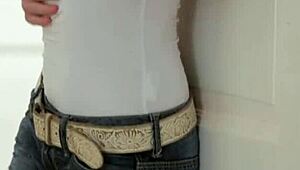 i'm finding that beauty's juicy spot with my cock in her pussy