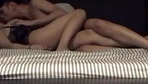 看这个辣妹韩国人在内衣里操她的男友！