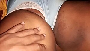 Meu padrasto faz cafuné na minha bucetinha gorda!