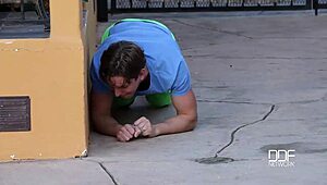 邻家小子魔法肏晕大奶美女