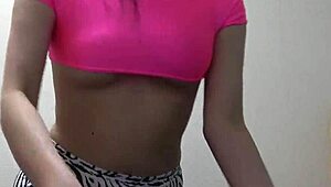 Yua Takanashi打扫时自然大奶晃荡哎呀