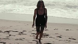 Il me baise deux fois dans la journée et javale comme une chienne.