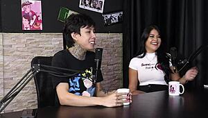 狂摸屄撸管：性瘾DJ拉法金发和马特乌斯黄野肛交换群P