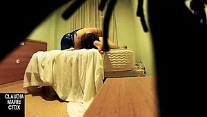 偷拍镜头抓到胖妹猛烈口交高潮