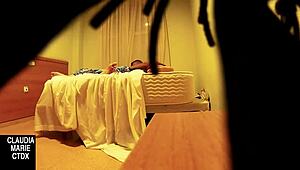 偷拍镜头抓到胖妹猛烈口交高潮