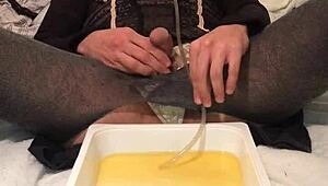 脏老头醉鬼淋金色尿浴黄金圣水