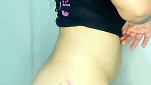 i'm a hot colombian trying anal for the first time