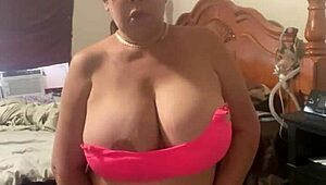 i'm dedeando this rico pussy with big tits.