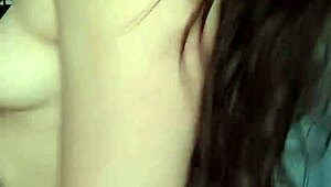 Colegiala putita me manda este video para que le suba el promedio en casa.