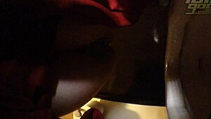 哇，曲线玲珑的18+少女在厕所摄像头高清捕捉！