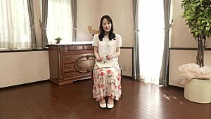 嘿，看美竹千里第一次人妻纪录片拍摄！😍