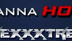 惊人！Danna Hot 全裸在大街上尿尿，大奶晃动